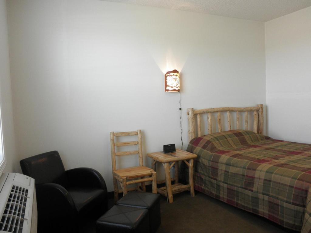 Bear'S Den Lodge Shaunavon Rom bilde