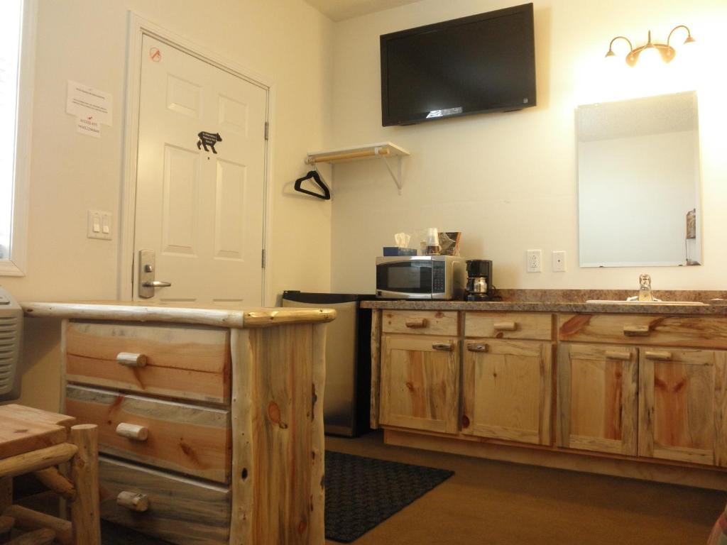 Bear'S Den Lodge Shaunavon Rom bilde